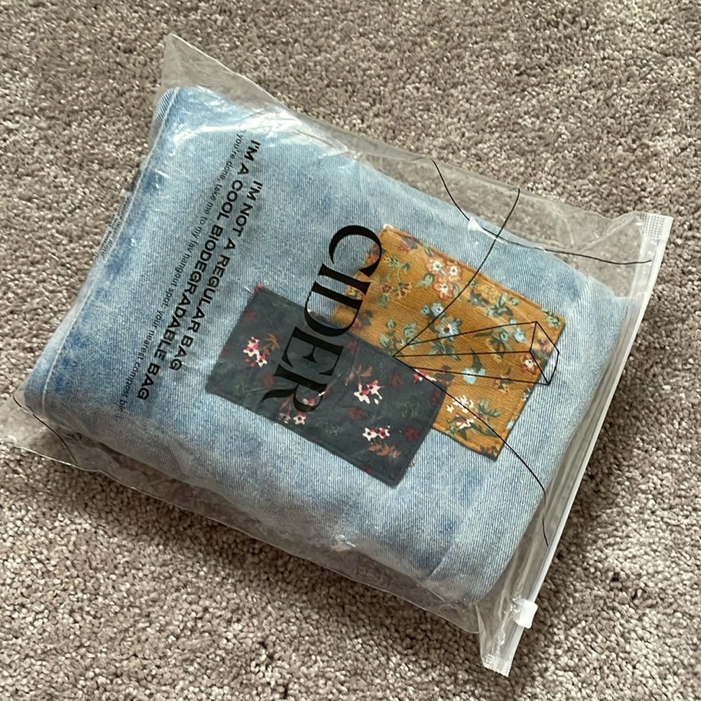 CIDER⚡️Cute Patchy Denim Jeans Size Small - Picture 3 of 14